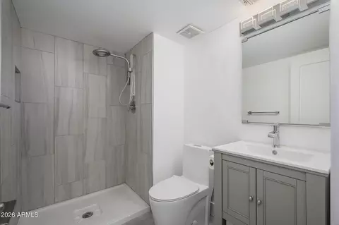 Bath - 1004 E Osborn Rd #B, Phoenix, AZ 85014 photo 1 of 2