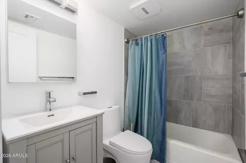 Bath - 1004 E Osborn Rd #B, Phoenix, AZ 85014 photo 2 of 2