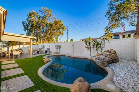 915 W Diamond Dr, Tempe, AZ 85283