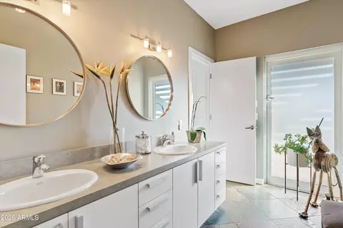 Bath - 2933 E Pierson St, Phoenix, AZ 85016 photo 5 of 5