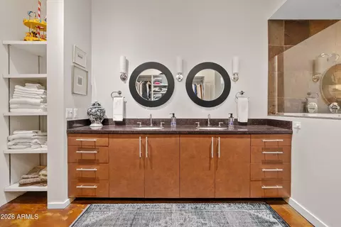 Bath - 2933 E Pierson St, Phoenix, AZ 85016 photo 2 of 5