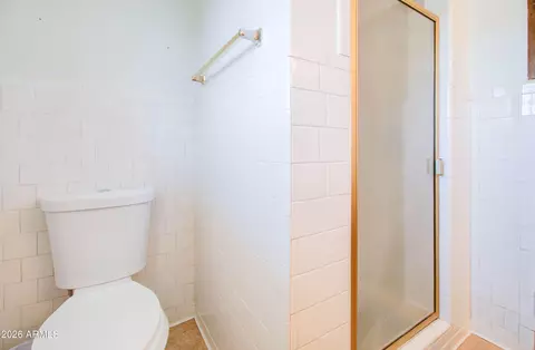 Bath - 877 E Sycamore St, Globe, AZ 85501 photo 2 of 8