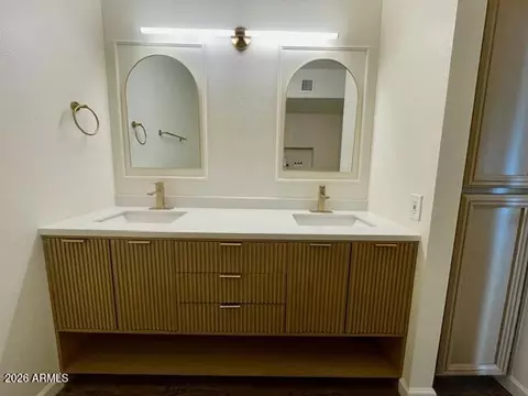 Bath - 925 E Wagoner Rd, Phoenix, AZ 85022 photo 3 of 4