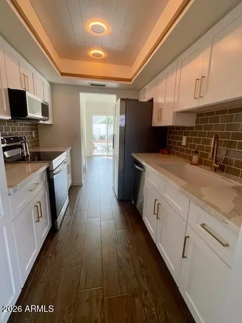 Kitchen - 925 E Wagoner Rd, Phoenix, AZ 85022 photo 1 of 1