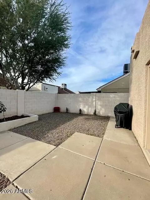 Exterior - 925 E Wagoner Rd, Phoenix, AZ 85022 photo 1 of 4
