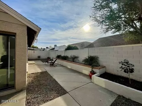 Exterior - 925 E Wagoner Rd, Phoenix, AZ 85022 photo 2 of 4