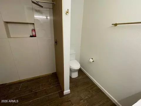Bath - 925 E Wagoner Rd, Phoenix, AZ 85022 photo 2 of 4