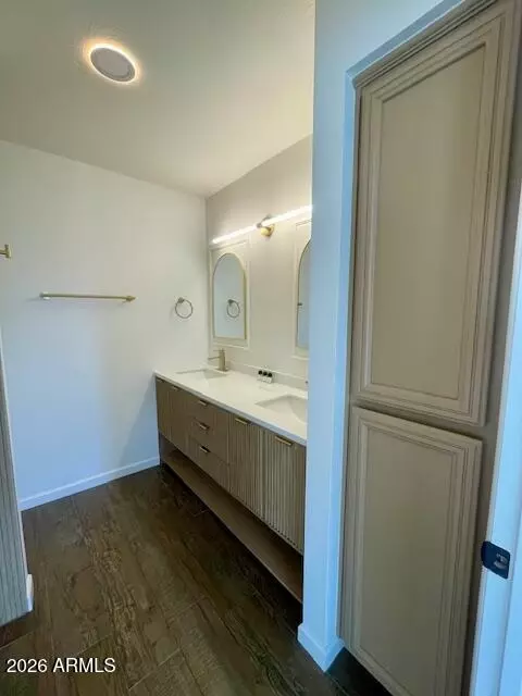 Bath - 925 E Wagoner Rd, Phoenix, AZ 85022 photo 1 of 4