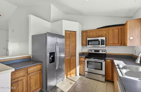 Kitchen - 4827 E La Puente Ave, Phoenix, AZ 85044 photo 2 of 4