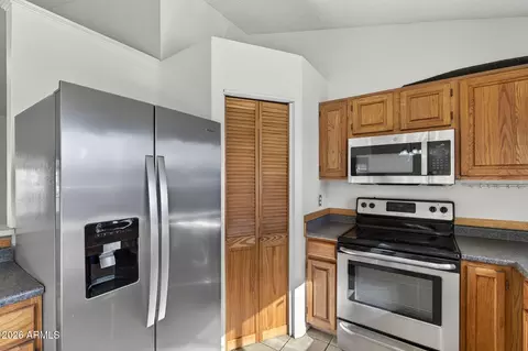 Kitchen - 4827 E La Puente Ave, Phoenix, AZ 85044 photo 4 of 4