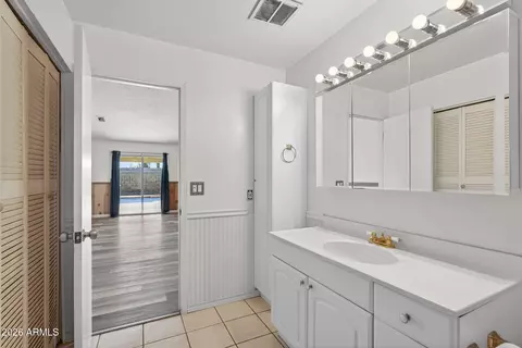 Bath - 4827 E La Puente Ave, Phoenix, AZ 85044 photo 2 of 3