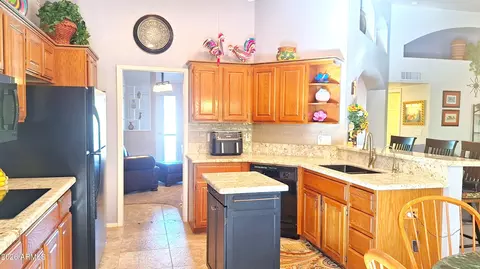 Kitchen - 7939 E Natal Ave, Mesa, AZ 85209 photo 3 of 4
