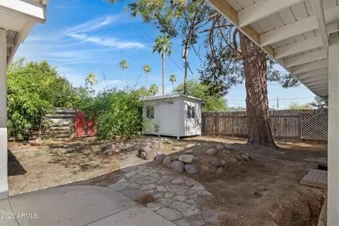 Exterior - 4619 N 13th Pl, Phoenix, AZ 85014 photo 8 of 11