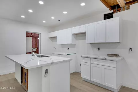 Kitchen - 4619 N 13th Pl, Phoenix, AZ 85014 photo 4 of 4