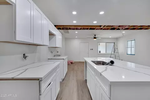 Kitchen - 4619 N 13th Pl, Phoenix, AZ 85014 photo 2 of 4