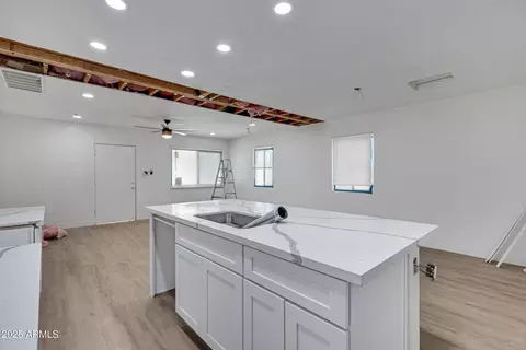 Kitchen - 4619 N 13th Pl, Phoenix, AZ 85014 photo 3 of 4