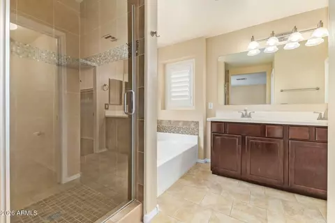 Bath - 3885 E Santa Fe Ln, Gilbert, AZ 85297 photo 2 of 3