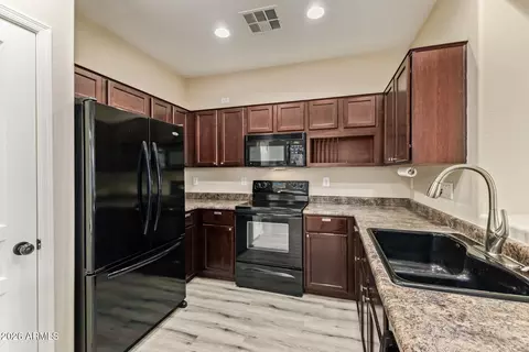 Kitchen - 3885 E Santa Fe Ln, Gilbert, AZ 85297 photo 3 of 3