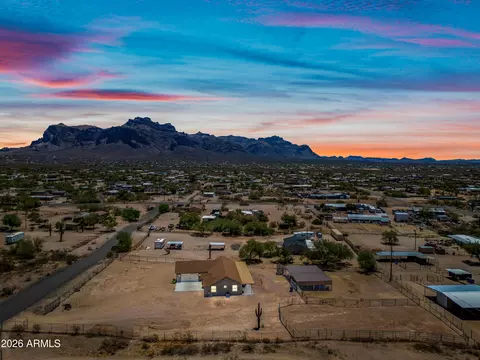 View/Area - 2235 E Cody St, Apache Junction, AZ 85119 photo 2 of 17