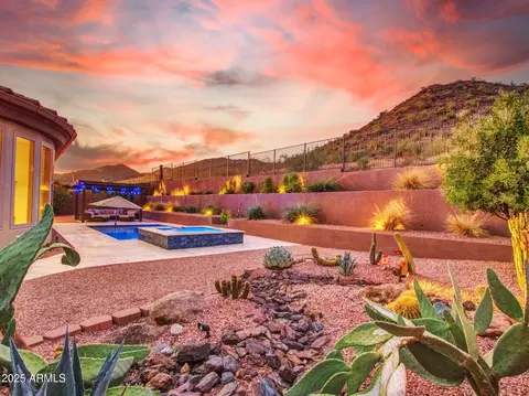 Exterior - 1620 W Silver Pine Dr, Phoenix, AZ 85086 photo 2 of 27