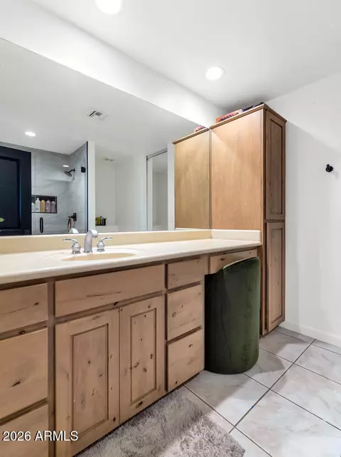 Bath - 1404 E Michelle Dr, Phoenix, AZ 85022 photo 5 of 7