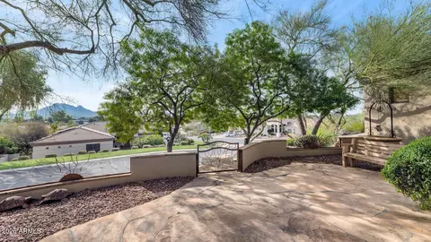 Exterior - 1404 E Michelle Dr, Phoenix, AZ 85022 photo 3 of 4