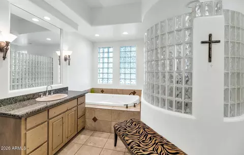 Bath - 1404 E Michelle Dr, Phoenix, AZ 85022 photo 1 of 7