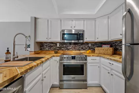 Kitchen - 604 E Weber Dr #18, Tempe, AZ 85281 photo 1 of 2