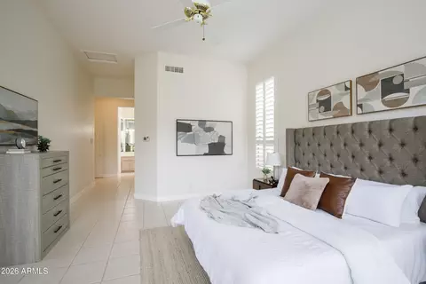 Bedroom - 3124 E Squaw Peak Cir, Phoenix, AZ 85016 photo 3 of 7