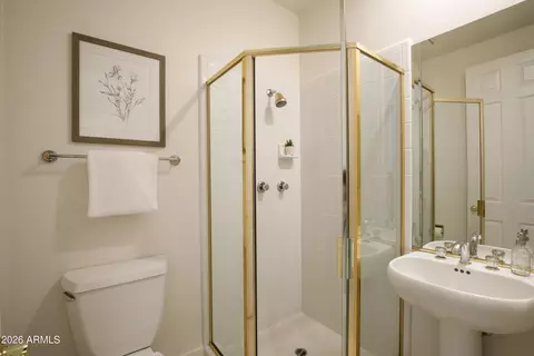 Bath - 3124 E Squaw Peak Cir, Phoenix, AZ 85016 photo 5 of 5