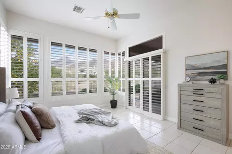 Bedroom - 3124 E Squaw Peak Cir, Phoenix, AZ 85016 photo 2 of 7
