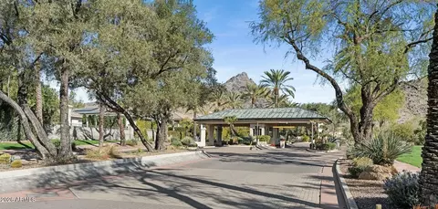 View/Area - 3124 E Squaw Peak Cir, Phoenix, AZ 85016 photo 1 of 2