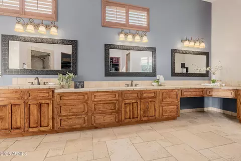 Bath - 630 E Pony Ln, Gilbert, AZ 85295 photo 1 of 7
