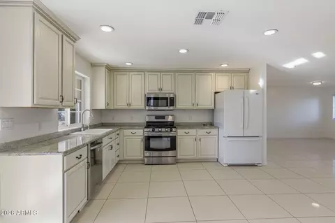 Kitchen - 13839 E Morgan Dr, Gilbert, AZ 85295 photo 1 of 5