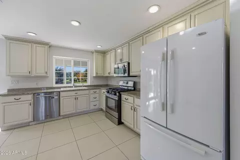 Kitchen - 13839 E Morgan Dr, Gilbert, AZ 85295 photo 3 of 5