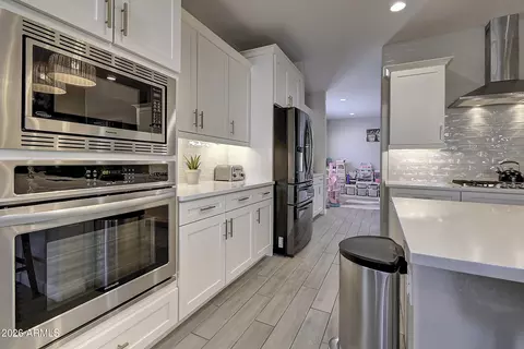 Kitchen - 2140 E Alameda Rd, Phoenix, AZ 85024 photo 7 of 8