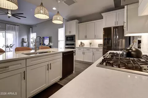 Kitchen - 2140 E Alameda Rd, Phoenix, AZ 85024 photo 5 of 8