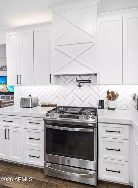 Kitchen - 721 N Pheasant Dr, Gilbert, AZ 85234 photo 4 of 5