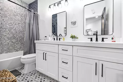Bath - 721 N Pheasant Dr, Gilbert, AZ 85234 photo 4 of 4