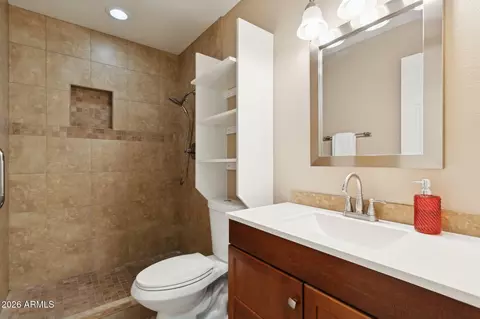 Bath - 8205 N 2nd Dr, Phoenix, AZ 85021 photo 4 of 4