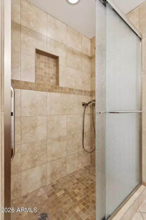 Bath - 8205 N 2nd Dr, Phoenix, AZ 85021 photo 2 of 4