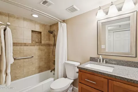 Bath - 8205 N 2nd Dr, Phoenix, AZ 85021 photo 3 of 4