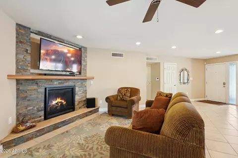 Living - 8205 N 2nd Dr, Phoenix, AZ 85021 photo 1 of 3