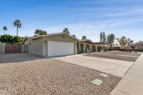 Exterior - 8205 N 2nd Dr, Phoenix, AZ 85021 photo 3 of 9