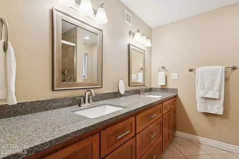 Bath - 8205 N 2nd Dr, Phoenix, AZ 85021 photo 1 of 4