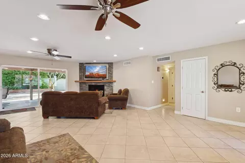 Living - 8205 N 2nd Dr, Phoenix, AZ 85021 photo 2 of 3