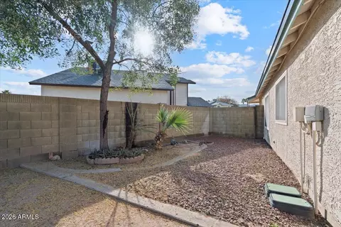 Exterior - 1920 E Saint Catherine Ave, Phoenix, AZ 85042 photo 2 of 8
