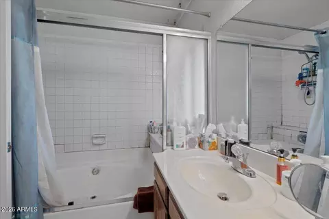 Bath - 1920 E Saint Catherine Ave, Phoenix, AZ 85042 photo 2 of 3