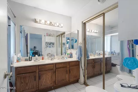 Bath - 1920 E Saint Catherine Ave, Phoenix, AZ 85042 photo 1 of 3
