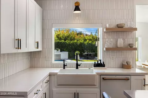 Kitchen - 4119 E Indianola Ave, Phoenix, AZ 85018 photo 3 of 4